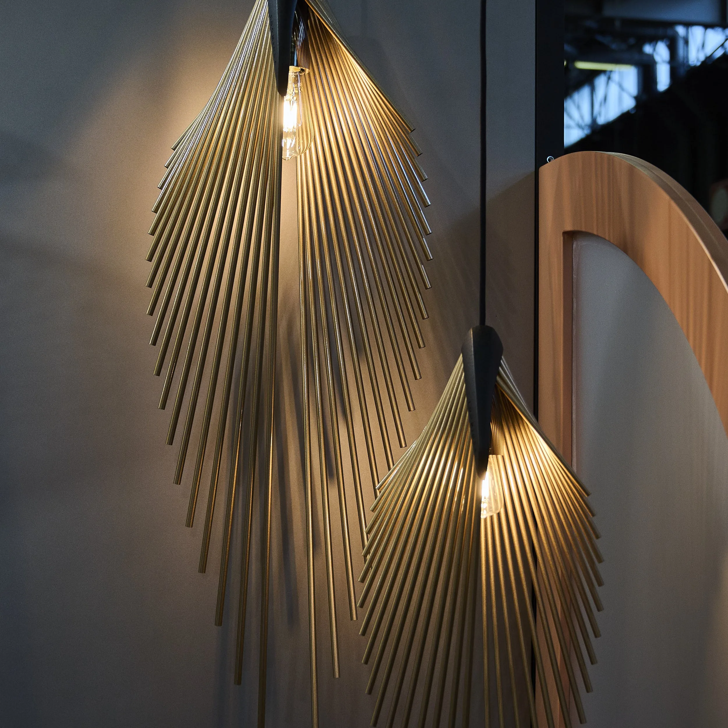 Pendelleuchte Leaf am Loomiosa-Stand auf der Maison&Objet 2021, Foto 1
